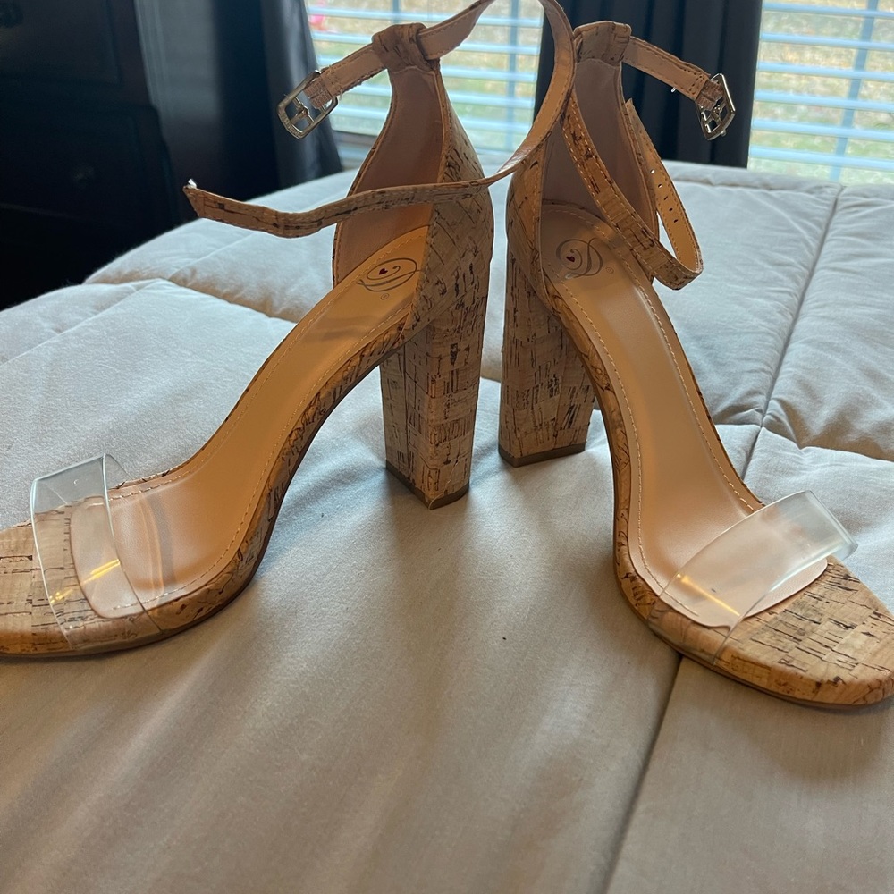 Share Heel